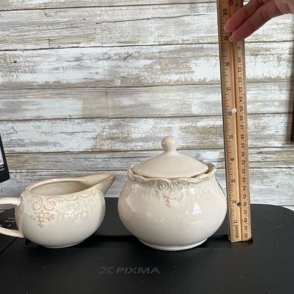 I. Godinger & Co Creamer And Sugar Bowl - Off White & Tan Embossed Design - Picture 6 of 6